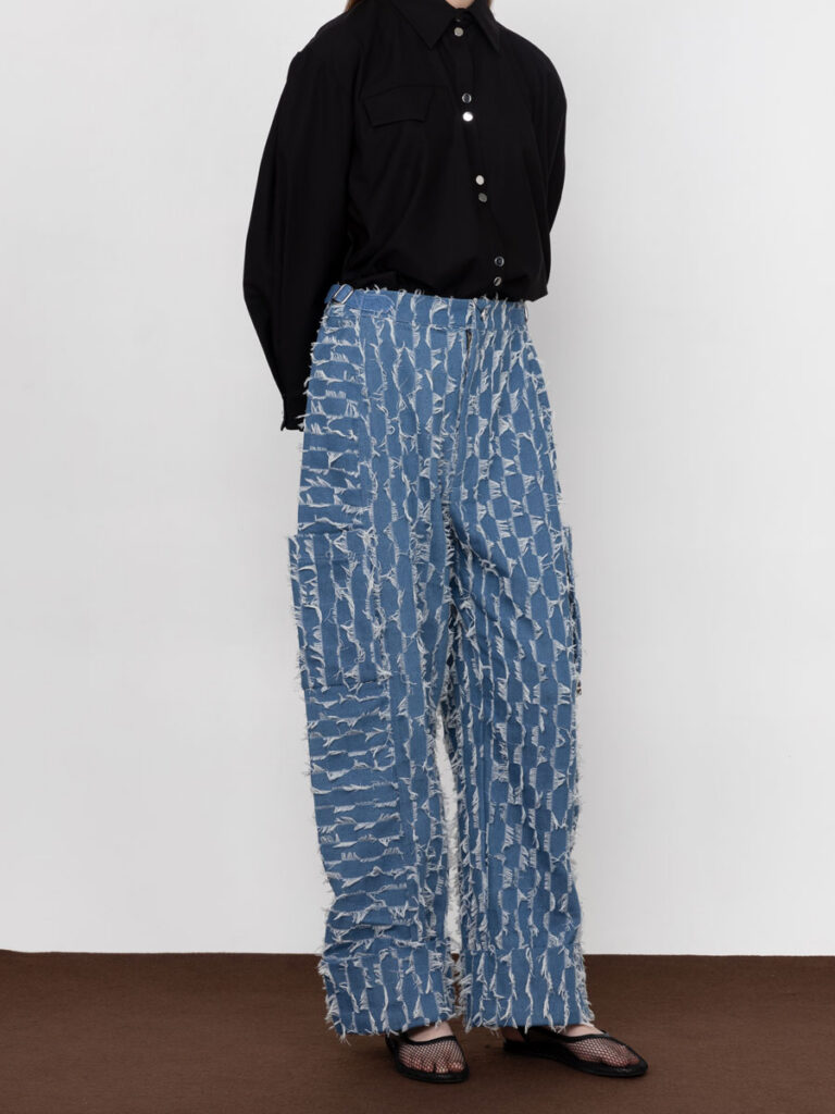 Raw Edge Jeans with Side Pockets Raw Edge Jeans with Side Pockets
